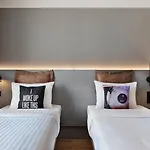 Moxy 3*