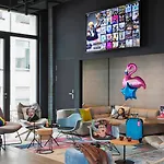 Moxy 3*