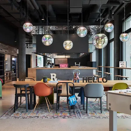 Moxy Hotel 3*