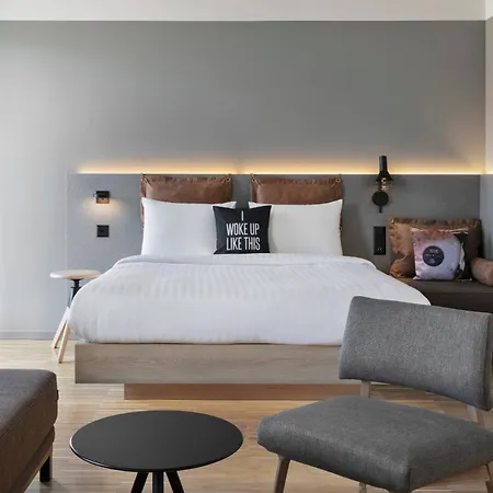 Hotel Moxy 3*