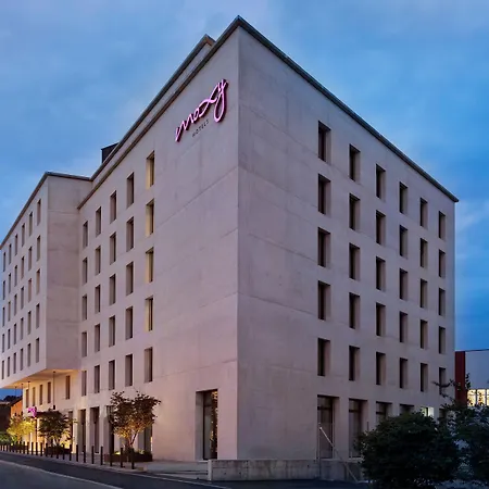 Hotel Moxy 3*
