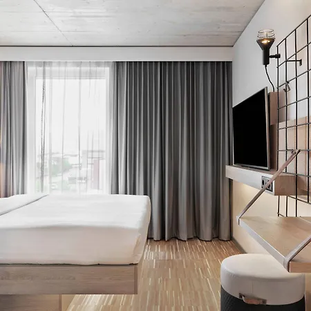 Moxy 3*