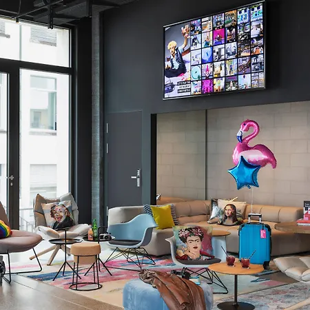 Moxy 3*