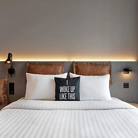 Moxy 3*