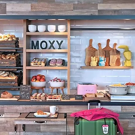 Hotel Moxy 3*