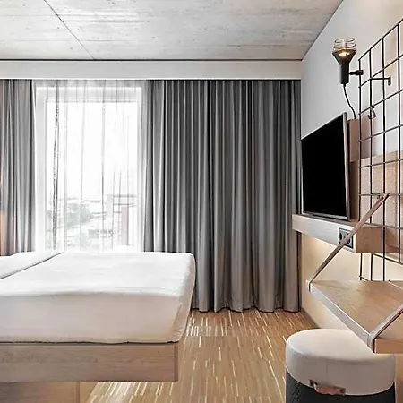Moxy Hotel 3*