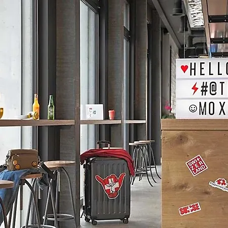 Moxy 3*