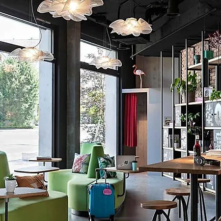 Moxy Hotel 3*