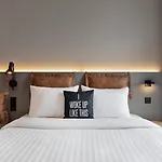 Moxy 3* Rapperswil (St. Gallen)
