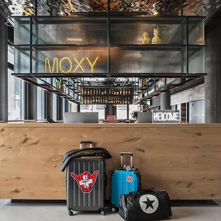 Hotel Moxy 3*