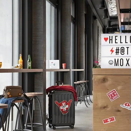 Moxy Szálloda 3*